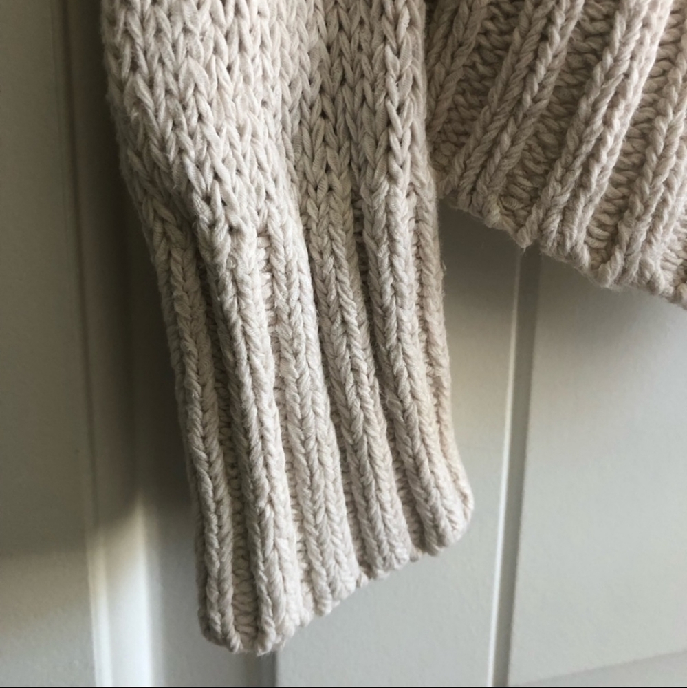 Abercrombie and Fitch Cream Cardigan - Picture 4 of 10